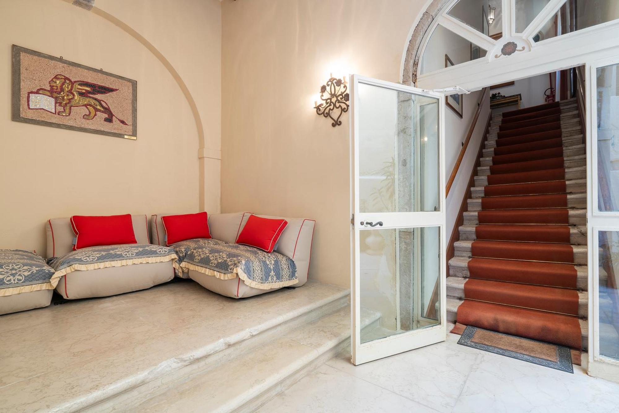 Fortuny3967 Suites & Wine Венеция Экстерьер фото