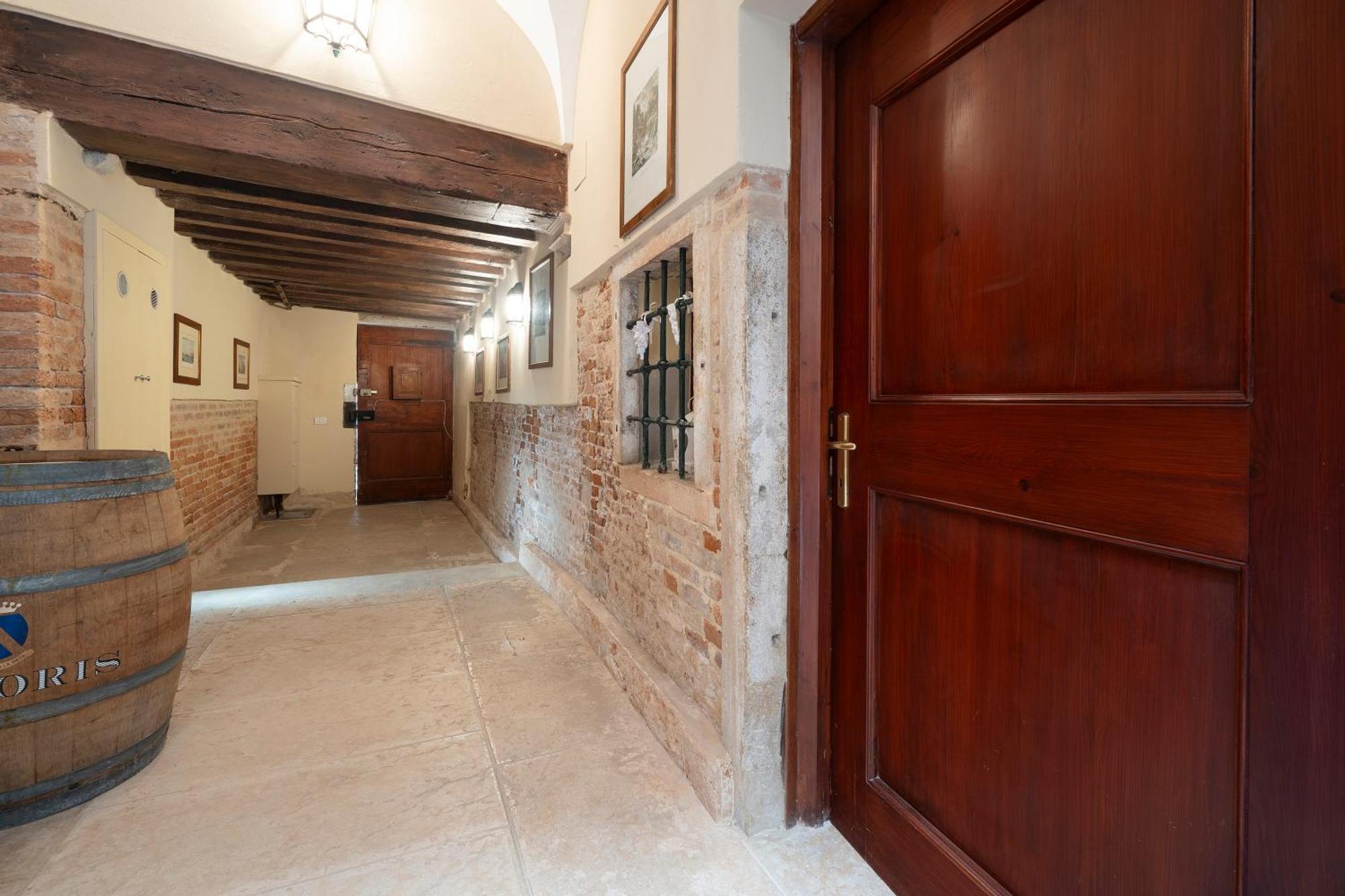 Fortuny3967 Suites & Wine Венеция Экстерьер фото